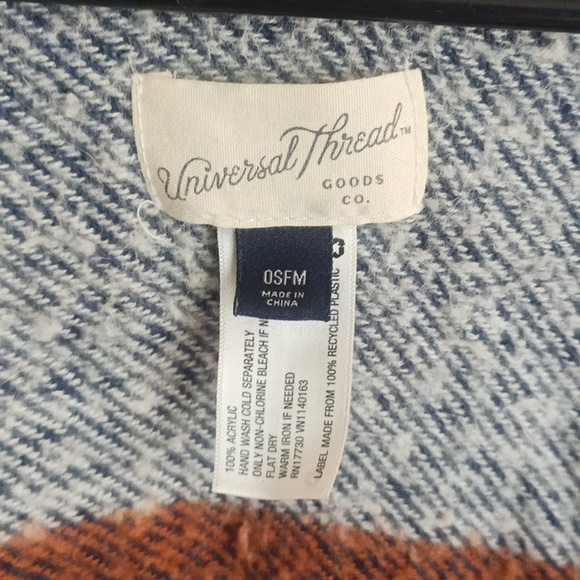 Universal Thread one size cover up - Picture 2 of 5